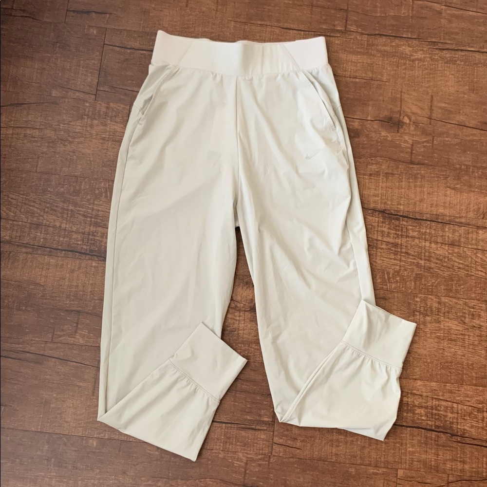 ✨NWT Nike standard fit full length jogger
